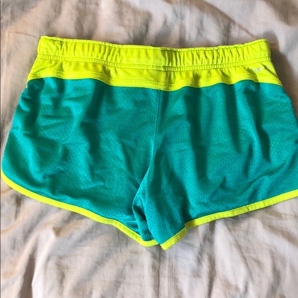 Nike shorts medium green - Picture 2 of 4